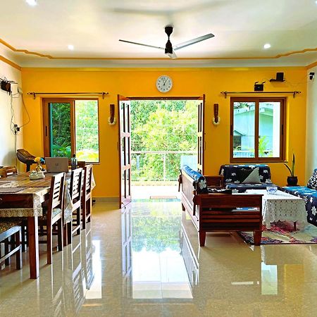 Happy Moon Homestay Aldona Exterior foto
