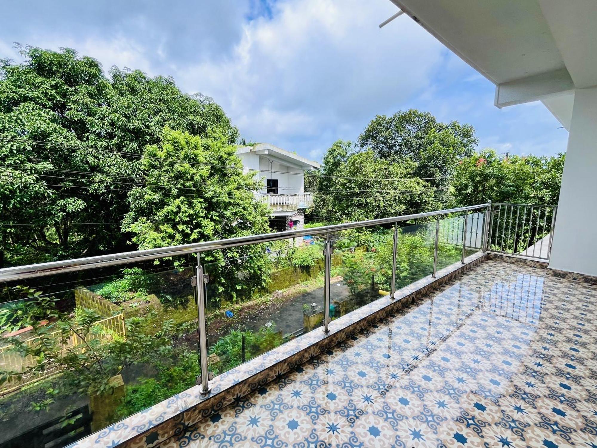 Happy Moon Homestay Aldona Exterior foto