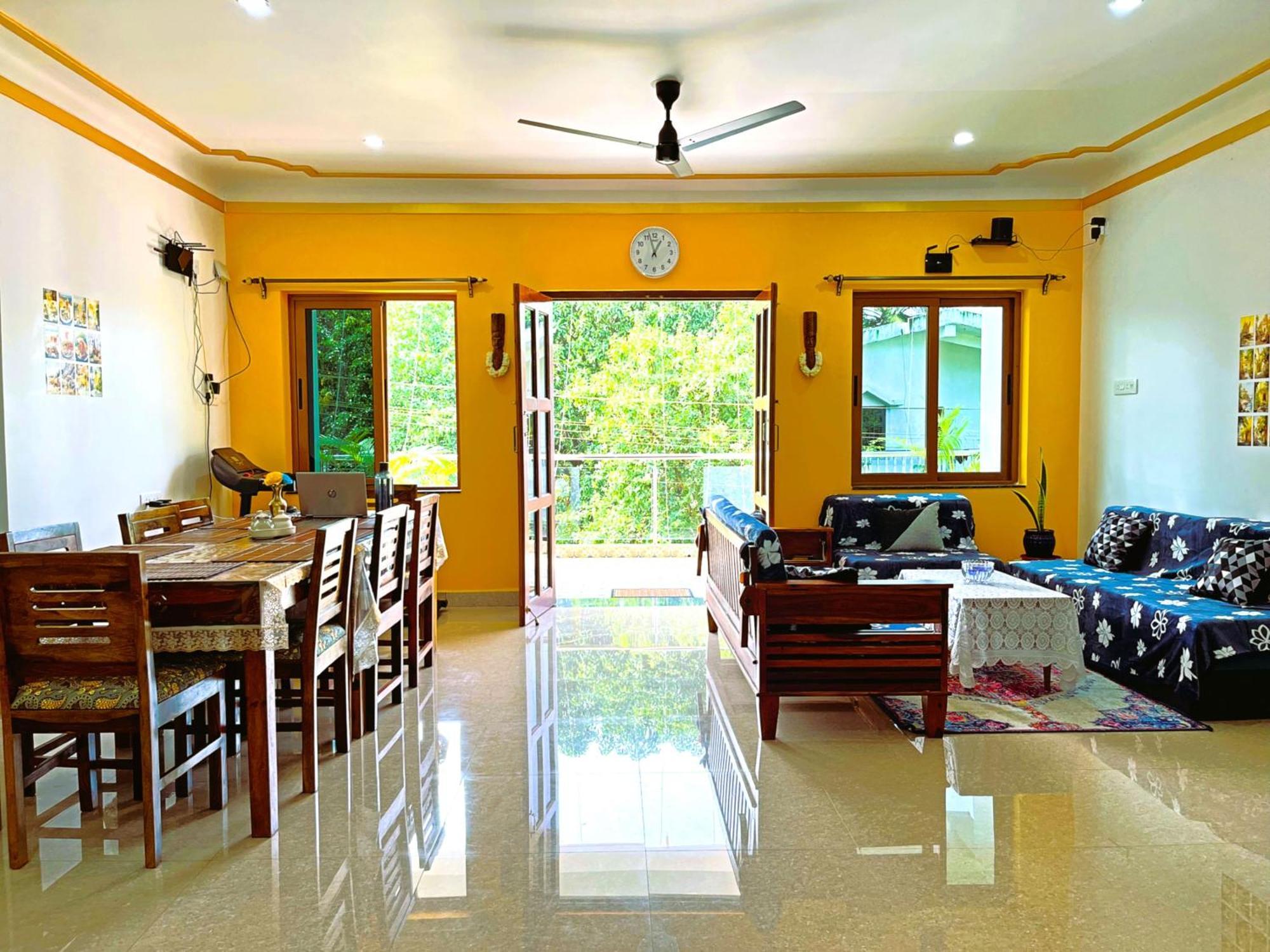 Happy Moon Homestay Aldona Exterior foto